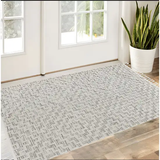 Ivory Grey Zigzag Diamonds Area Rug With Fringe Photo 1