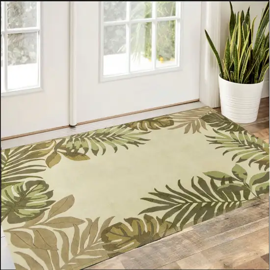 Ivory Leaves Bordered Wool Area Rug Photo 1