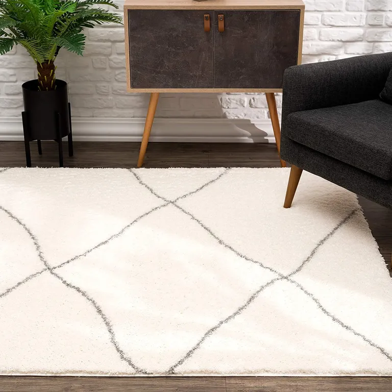 Ivory Modern Uneven Lattice Area Rug Photo 4