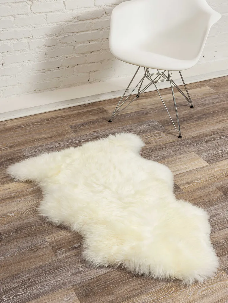 Ivory New Zealand Natural Sheepskin Rug Photo 4