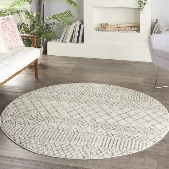 4' Gray And Ivory Geometric Distressed Round Rug Photo 7