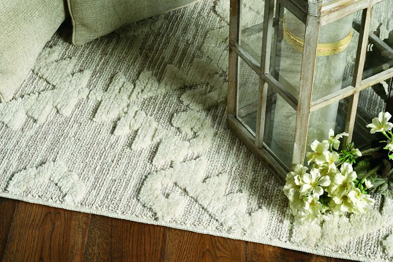 Ivory or Beige Geometric Diamond Indoor Area Rug with Fringe Photo 4