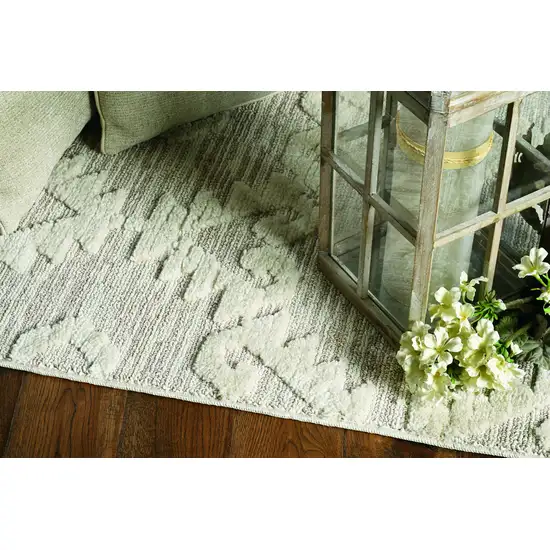 Ivory or Beige Geometric Diamond Indoor Area Rug with Fringe Photo 4