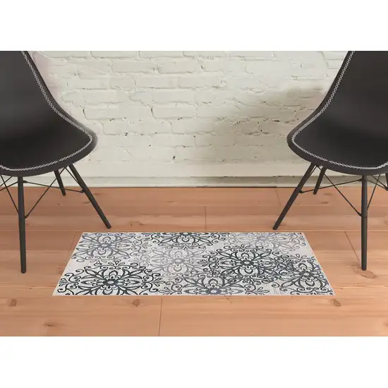 Medallion Power Loom Stain Resistant Area Rug Photo 7