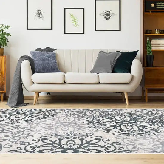 Medallion Power Loom Stain Resistant Area Rug Photo 5