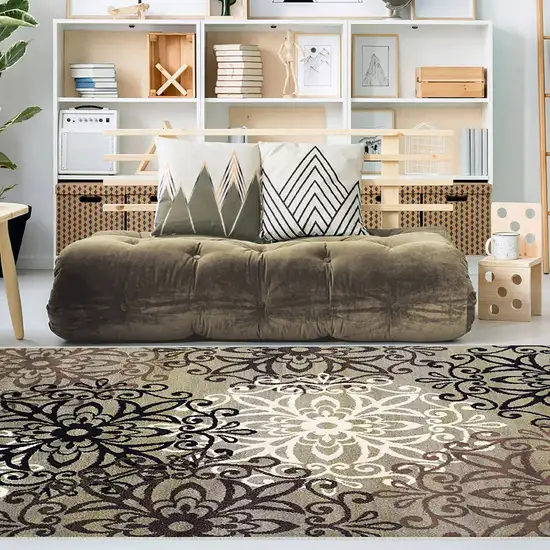 Medallion Power Loom Stain Resistant Area Rug Photo 2