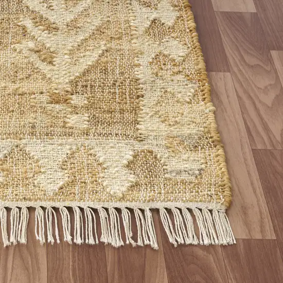 Natural and Ivory Medallion Hand Woven Area Rug Photo 7