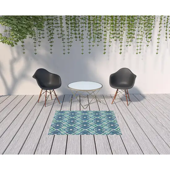 Navy Geometric Stain Resistant Indoor Outdoor Area Rug Photo 2