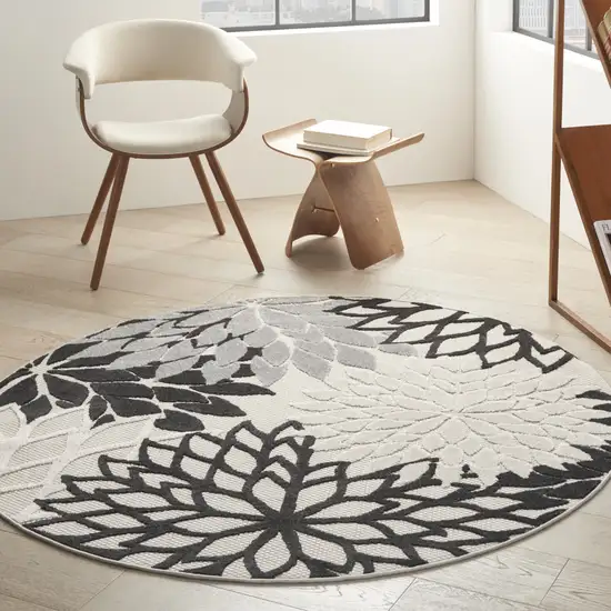 Black And White Round Floral Indoor Outdoor Area Rug Photo 9