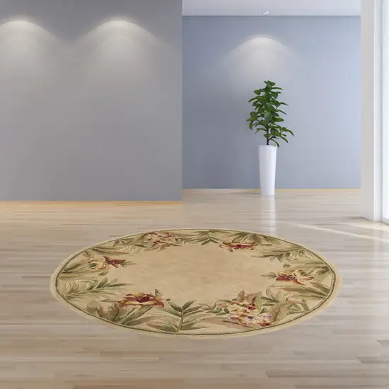 Round  Wool Ivory  Area Rug Photo 4