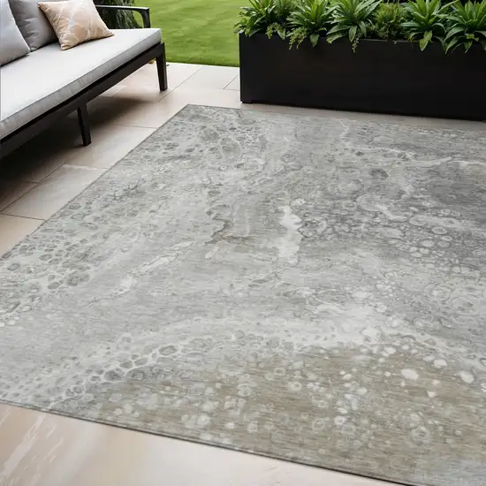 Silver Abstract Washable Non Skid Indoor Outdoor Area Rug Photo 1