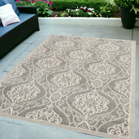 5'X8' Silver Machine Woven Uv Treated Floral Ogee Indoor Outdoor Area Rug Photo 1