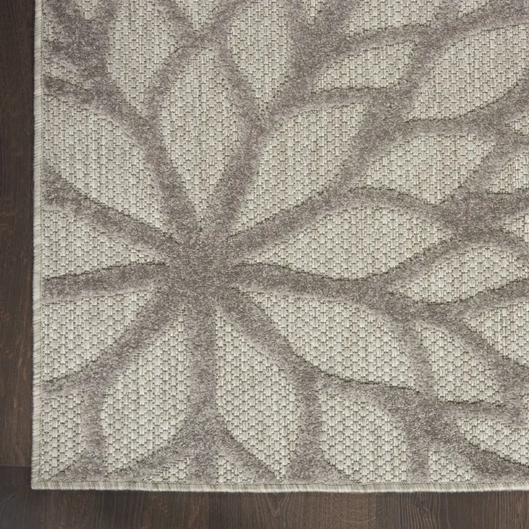 Silver and Gray Indoor Outdoor Area Rug Photo 3