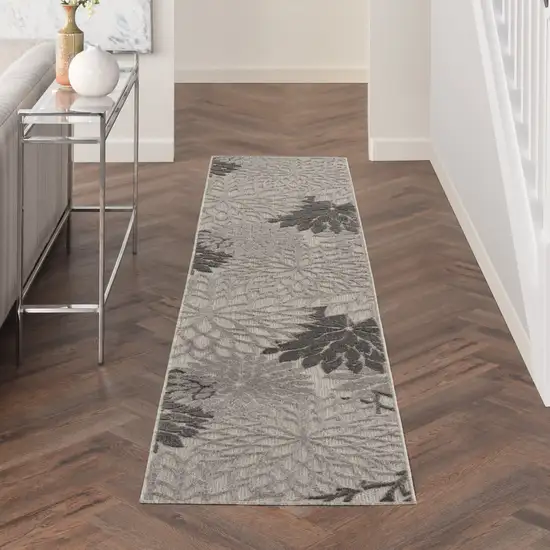 Gray Floral Indoor Outdoor Area Rug Photo 4