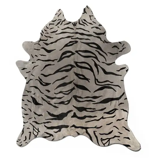 Tiger Black On Grey Cowhide - Rug Photo 2