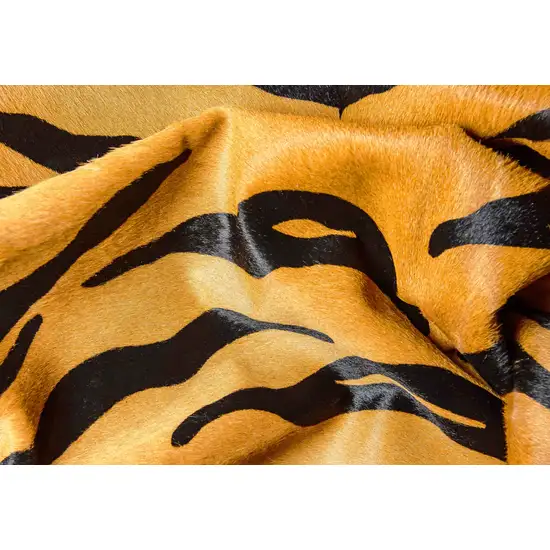 Tiger Chocolate On Natural Cowhide - Rug Photo 2