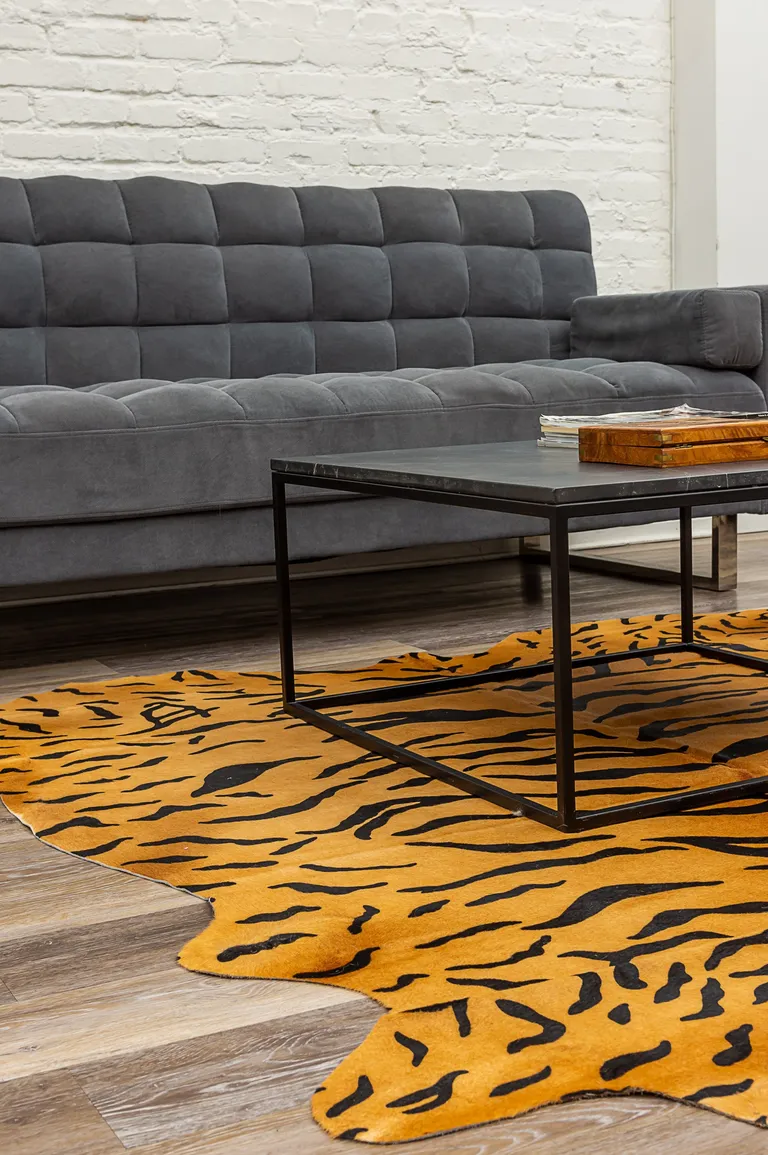 Tiger Chocolate On Natural Cowhide - Rug Photo 3