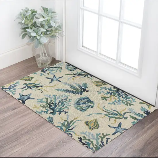 Uv Treated Polypropylene Ivory Or Blue Accent Rug Photo 1