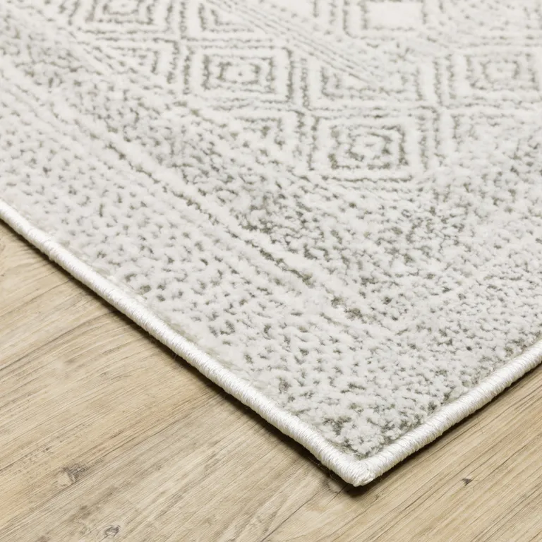 White And Grey Oriental Power Loom Stain Resistant Area Rug Photo 4